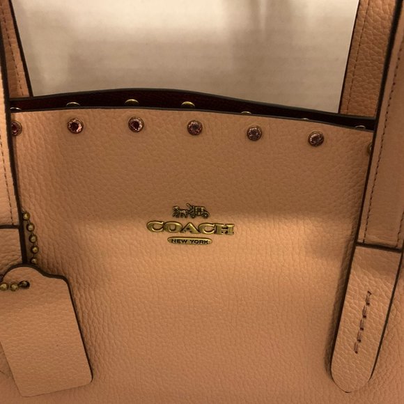 Coach - Picture 5 of 9